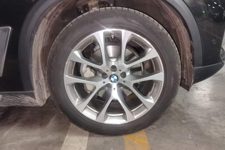 Used BMW X5 2020 xDrive30i X Design Package Right Front Wheel Hub