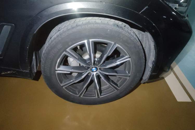 Used BMW X5 2020 xDrive30i M Sport Package Right Front Wheel Hub