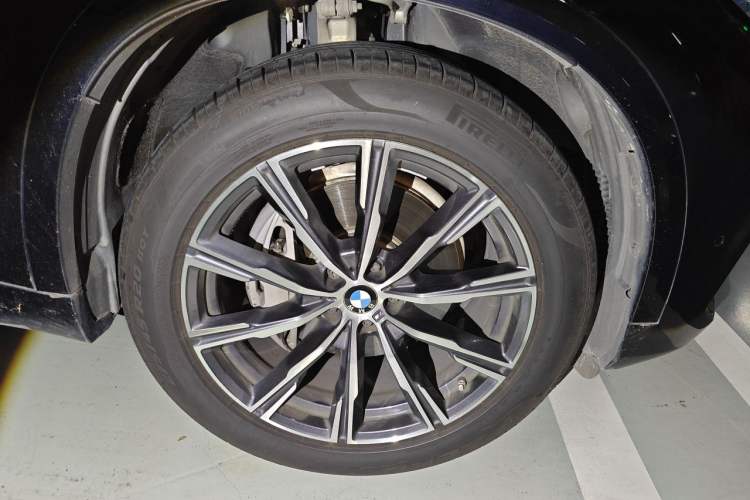 Used BMW X5 2020 xDrive40i M Sport Package Right Front Wheel Hub