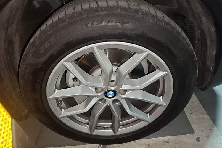 Used BMW X5  Right Front Wheel Hub