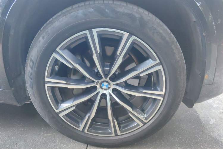 Used BMW X5 2020 xDrive40i M Sport Package Right Front Wheel Hub