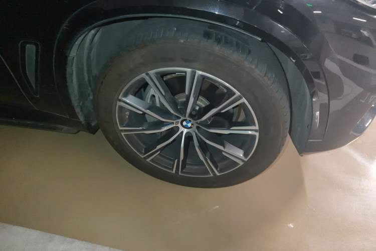Used BMW X5 2020 xDrive40i M Sport Package Right Front Wheel Hub
