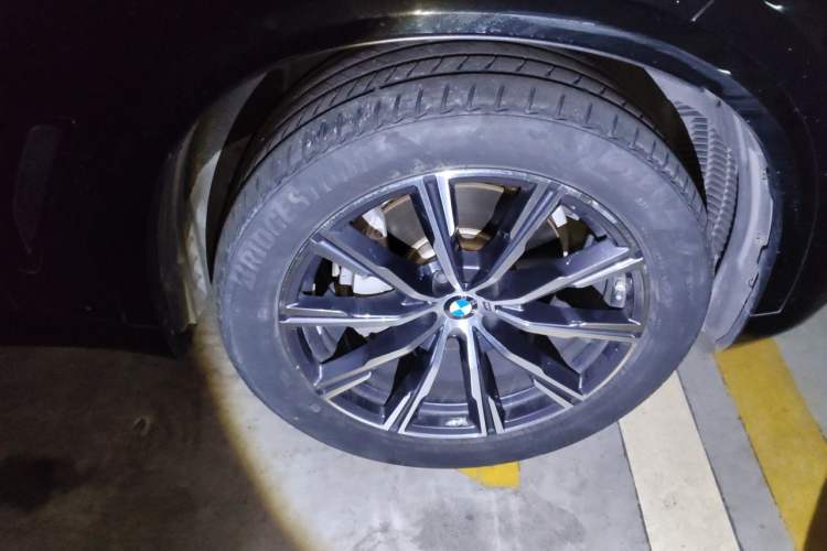 Used BMW X5 2020 xDrive40i M Sport Package Right Front Wheel Hub