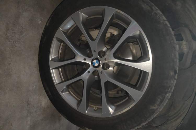 Used BMW X5 2020 xDrive30i X Design Package Right Front Wheel Hub