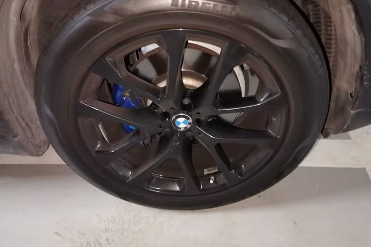 Used BMW X5 2020 xDrive30i X Design Package Right Front Wheel Hub