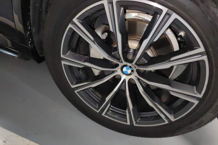 Used BMW X5 2020 xDrive30i M Sport Package Right Front Wheel Hub