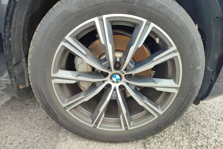 Used BMW X5 2020 xDrive30i M Sport Package Right Front Wheel Hub