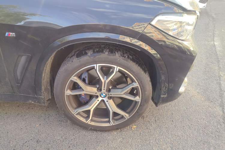Used BMW X5 2020 xDrive40i Luxury Model with M Sport Package Right Front Wheel Hub