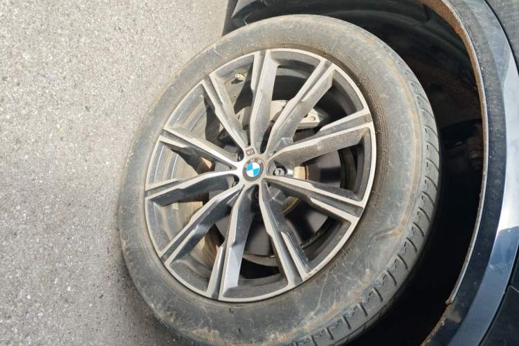 Used BMW X5 2020 xDrive40i M Sport Package Right Front Wheel Hub