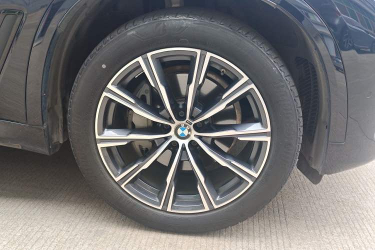 Used BMW X5 2020 xDrive40i M Sport Package Right Front Wheel Hub