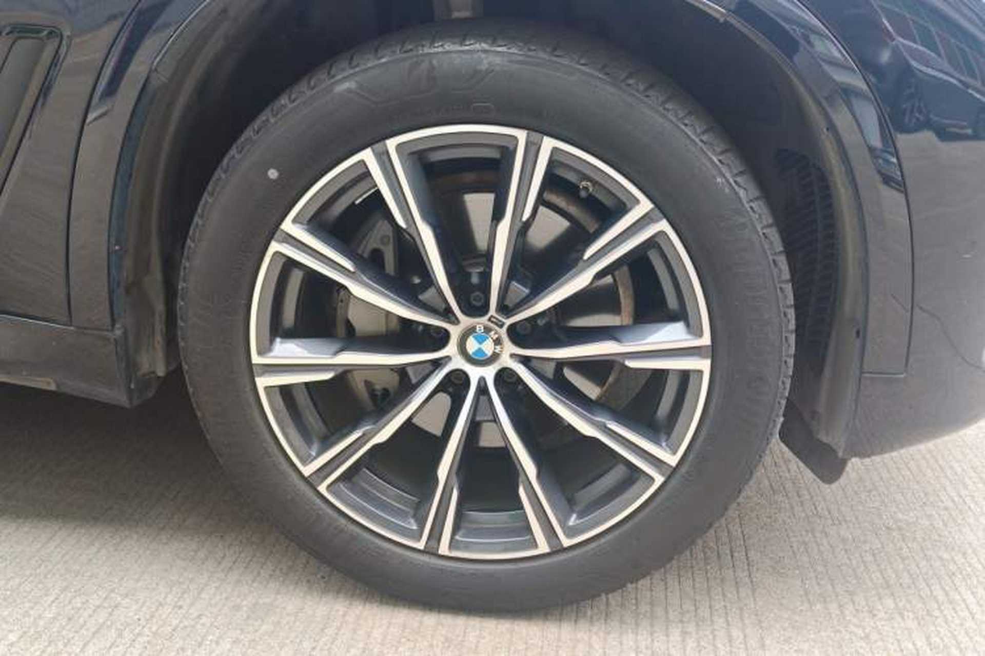 Used BMW X5 2020 xDrive40i M Sport Package Right Front Wheel Hub