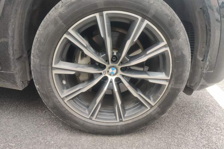 Used BMW X5 2020 xDrive40i M Sport Package Right Front Wheel Hub