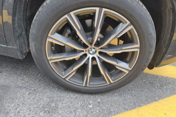 Used BMW X5 2020 xDrive30i M Sport Package Right Front Wheel Hub