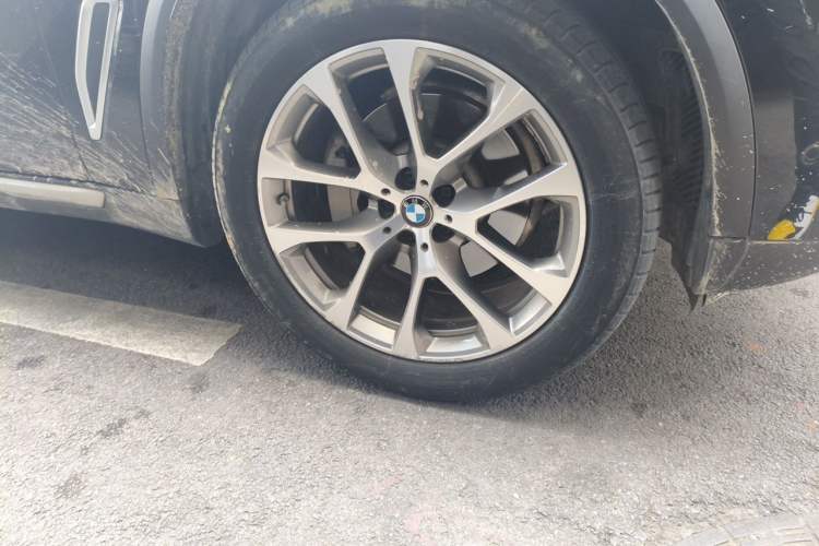Used BMW X5 2020 xDrive30i X Design Package Right Front Wheel Hub