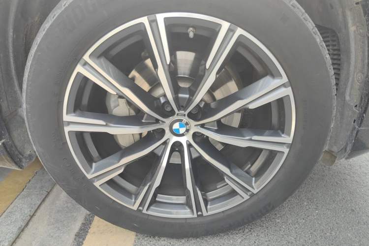 Used BMW X5 2020 xDrive30i M Sport Package Right Front Wheel Hub
