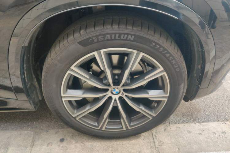Used BMW X5 2020 xDrive30i M Sport Package Right Front Wheel Hub