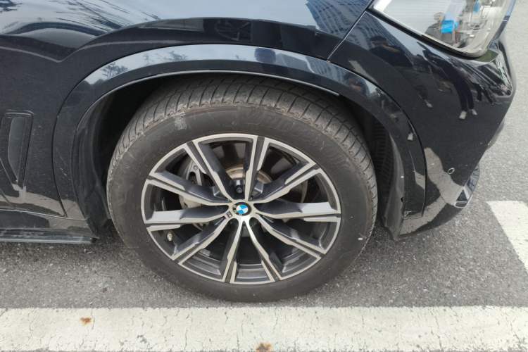 Used BMW X5 2020 xDrive40i M Sport Package Right Front Wheel Hub