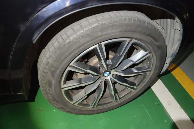 Used BMW X5 2020 xDrive30i M Sport Package Right Front Wheel Hub