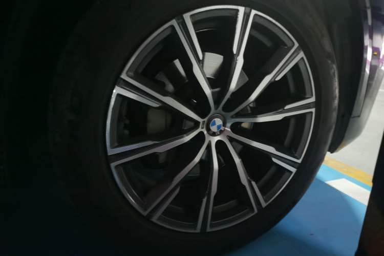 Used BMW X5 2020 xDrive30i M Sport Package Right Front Wheel Hub