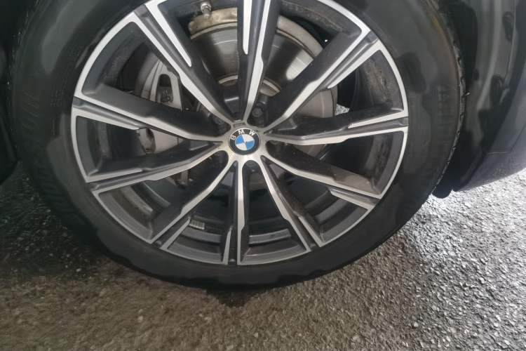 Used BMW X5 2020 xDrive40i M Sport Package Right Front Wheel Hub