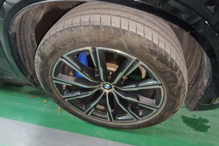 Used BMW X5 2020 xDrive40i M Sport Package Right Front Wheel Hub