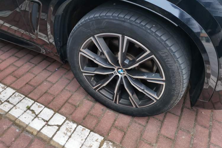 Used BMW X5 2020 xDrive40i M Sport Package Right Front Wheel Hub