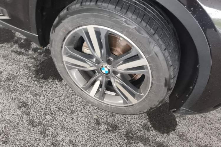 Used BMW X5  Right Front Wheel Hub
