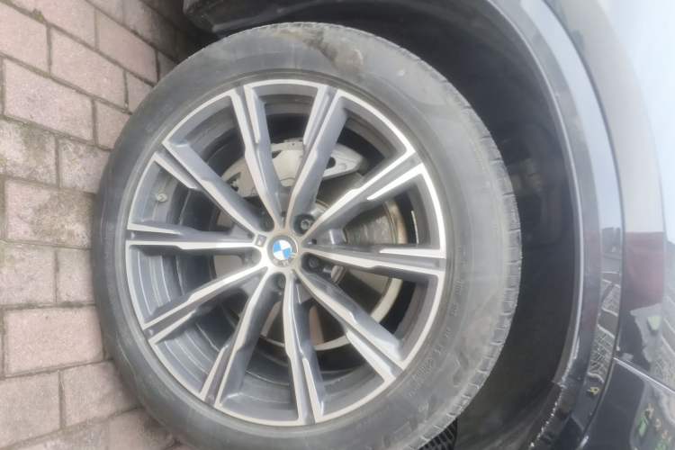 Used BMW X5 2020 xDrive40i M Sport Package Right Front Wheel Hub