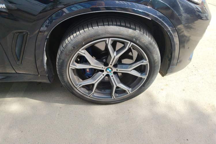 Used BMW X5 2020 xDrive40i Luxury Model with M Sport Package Right Front Wheel Hub