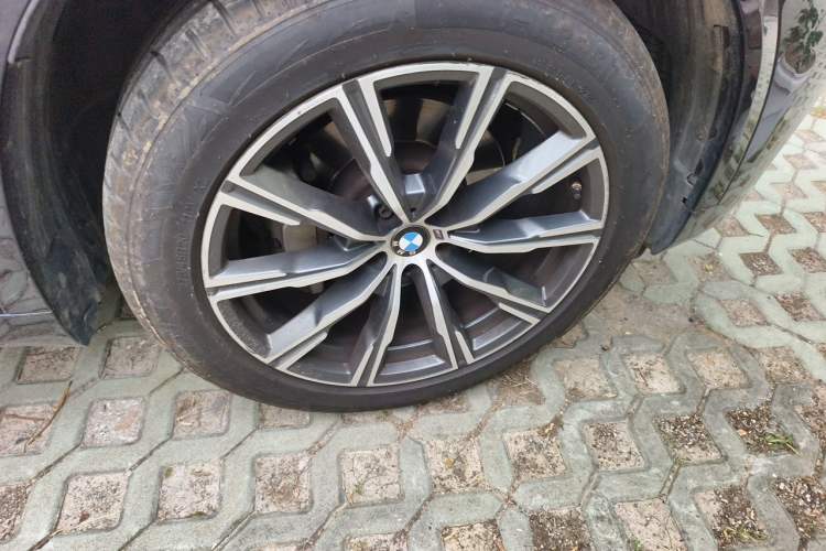 Used BMW X5 2020 xDrive30i M Sport Package Right Front Wheel Hub