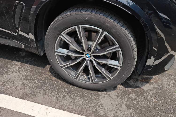 Used BMW X5 2020 xDrive30i M Sport Package Right Front Wheel Hub
