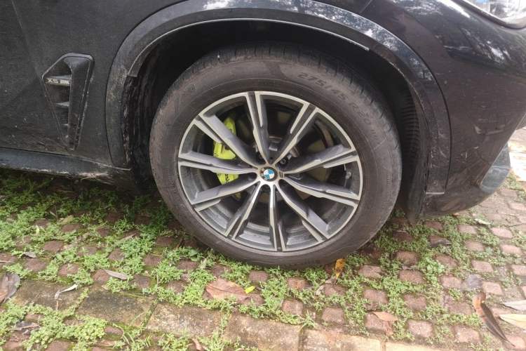 Used BMW X5  Right Front Wheel Hub