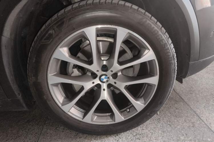 Used BMW X5 2020 xDrive30i X Design Package Right Front Wheel Hub