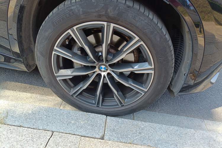 Used BMW X5 2020 xDrive30i M Sport Package Right Front Wheel Hub