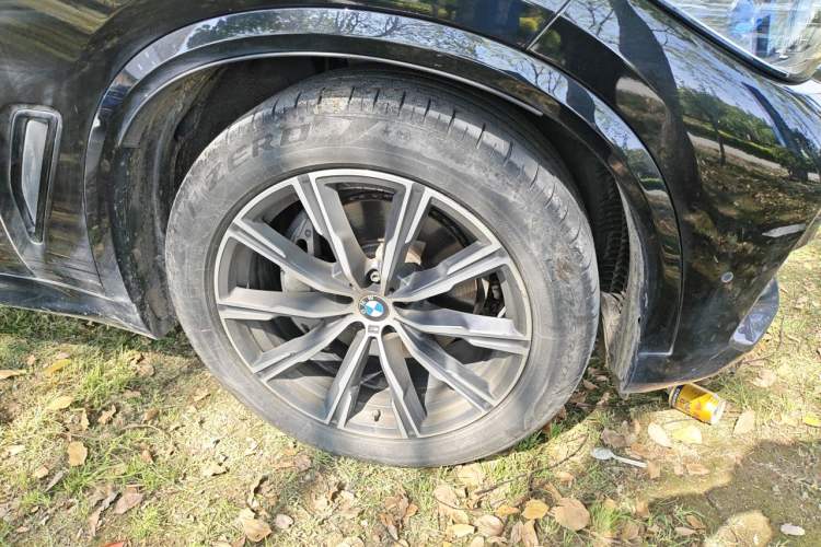 Used BMW X5 2020 xDrive40i M Sport Package Right Front Wheel Hub