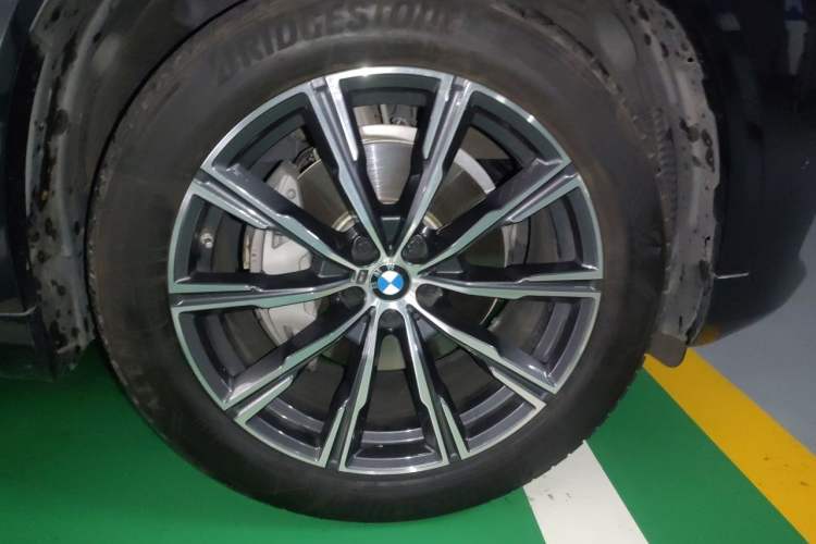 Used BMW X5 2020 xDrive40i M Sport Package Right Front Wheel Hub