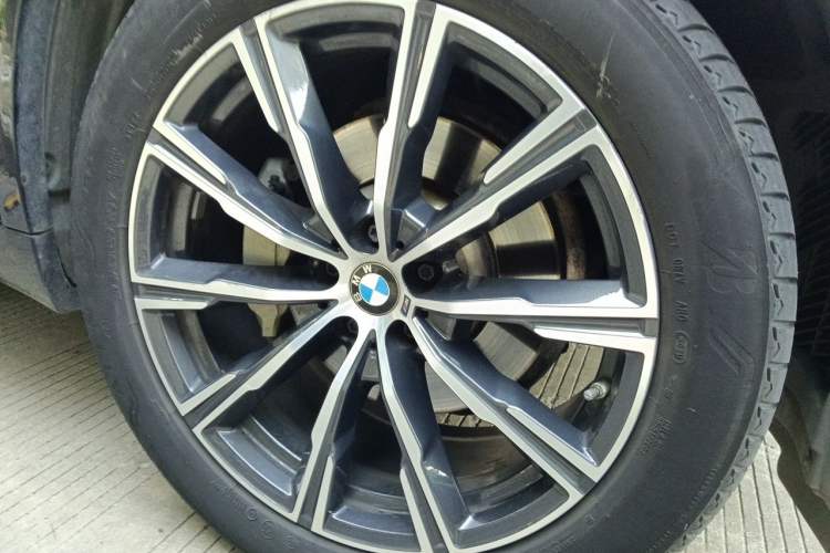 Used BMW X5 2020 xDrive30i M Sport Package Right Front Wheel Hub