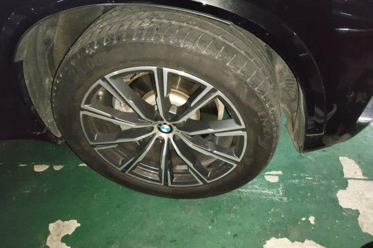 Used BMW X5 2020 xDrive30i M Sport Package Right Front Wheel Hub