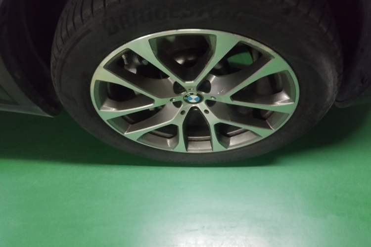 Used BMW X5 2020 xDrive30i X Design Package Right Front Wheel Hub