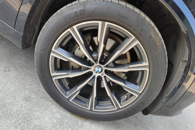 Used BMW X5 2020 xDrive40i M Sport Package Right Front Wheel Hub