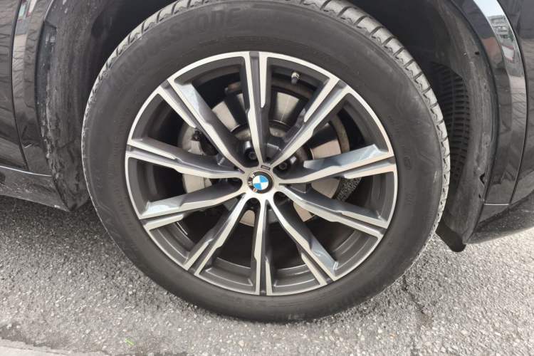 Used BMW X5 2020 xDrive30i M Sport Package Right Front Wheel Hub
