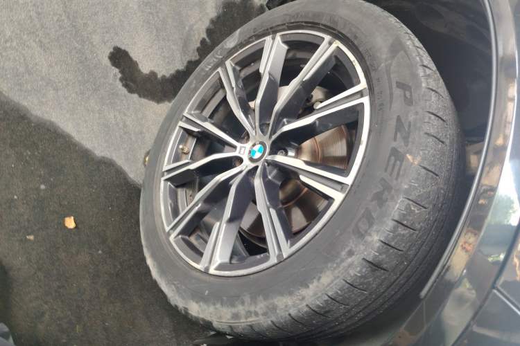 Used BMW X5 2020 xDrive30i M Sport Package Right Front Wheel Hub