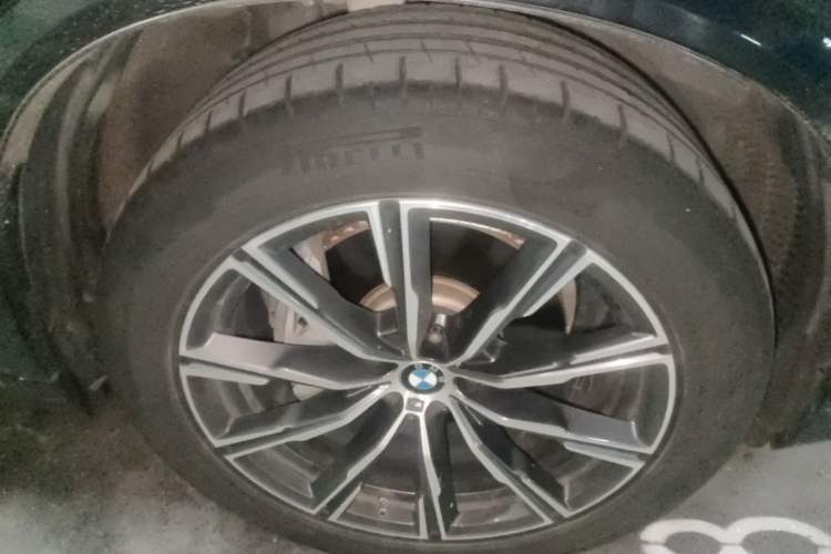 Used BMW X5 2020 xDrive40i M Sport Package Right Front Wheel Hub