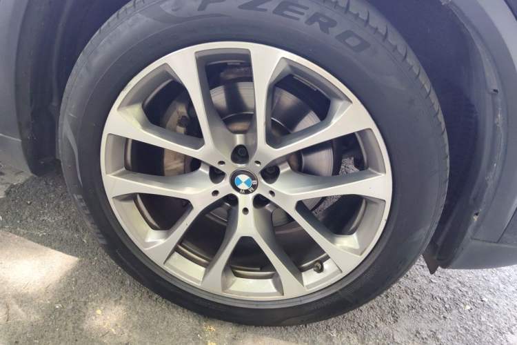 Used BMW X5 2020 xDrive30i X Design Package Right Front Wheel Hub
