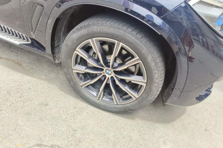 Used BMW X5 2020 xDrive40i M Sport Package Right Front Wheel Hub