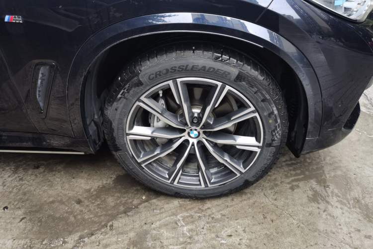 Used BMW X5 2020 xDrive40i M Sport Package Right Front Wheel Hub