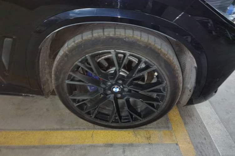 Used BMW X5 2020 xDrive40i M Sport Package Right Front Wheel Hub