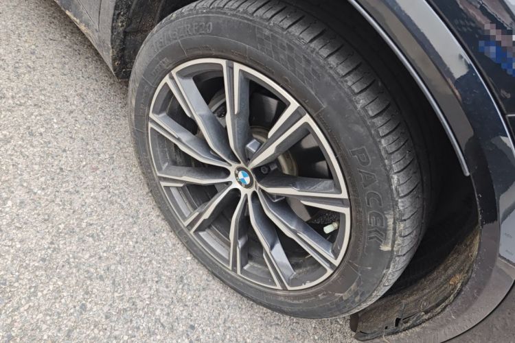 Used BMW X5 2020 xDrive40i M Sport Package Right Front Wheel Hub