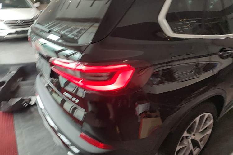 Used BMW X5 2020 xDrive30i X Design Package Right Rear Taillight