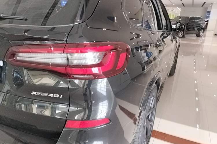 Used BMW X5 2020 xDrive40i Luxury Model with M Sport Package Right Rear Taillight